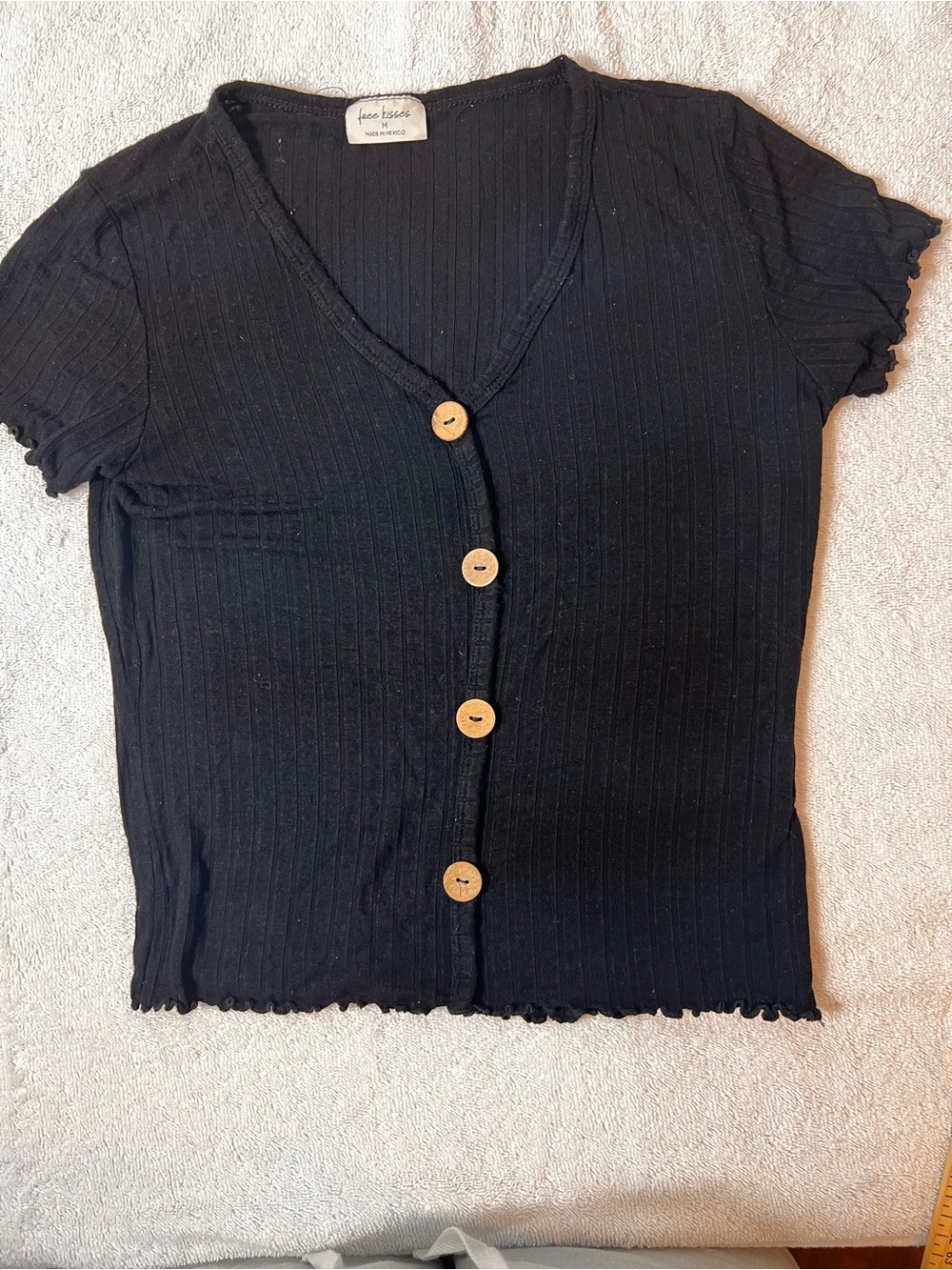 RIBBED BUTTON- FRONT Short Sleeve Top in Black Size Medium